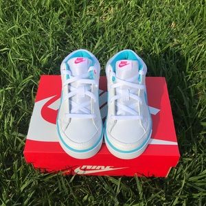 Toddler girls Nike 9c sneakers